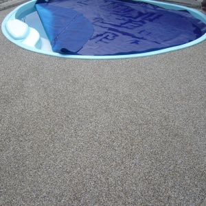 kamenný koberec límec bazénu 2.JPG