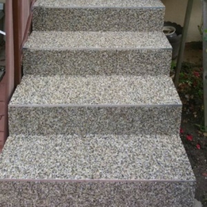 kamenný koberec na schodech 1.jpg