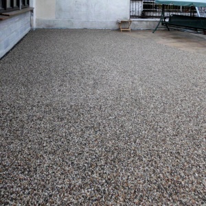 kamenný koberec na terase 2 .JPG
